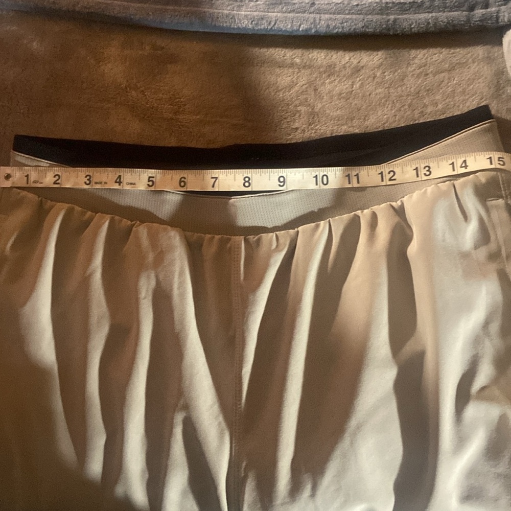 FABLETICS SHORTS - Picture 5 of 5